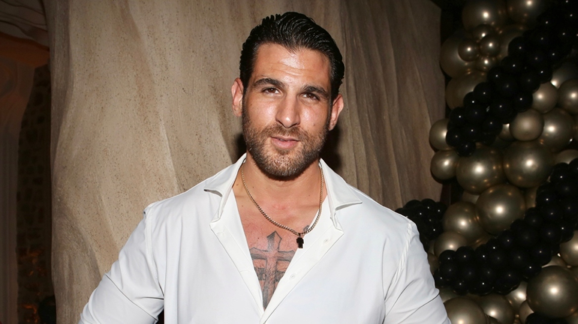 Ετεοκλής Παύλου: Έχω δει ανθρώπους να ξεσπάνε σε γέλια, επειδή χτύπαγε το πρόσθετο μέλος στον έλεγχο του αεροδρομίου