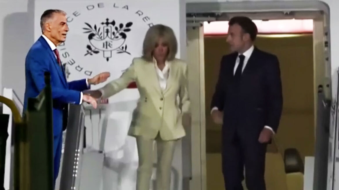 Δείτε βίντεο: Όταν η Μπριζίτ Μακρόν... χαιρέτησε τον Ευαγγελάτο
