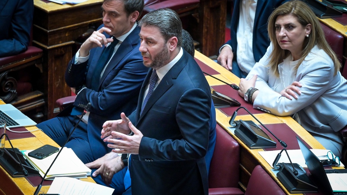 ΠΑΣΟΚ: Απαντά με τρία ερωτήματα στην πρόταση για προανακριτική  της ΝΔ για τον Καραμανλή