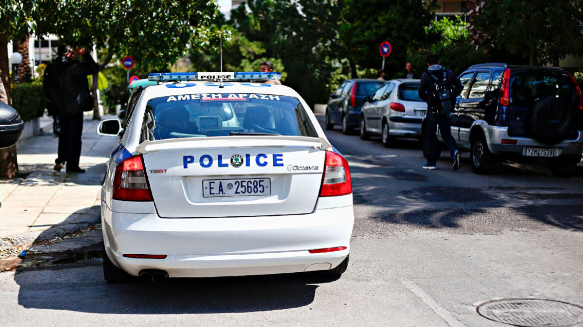 Έκρηξη στην είσοδο της Διεύθυνσης Μεταφορών στον Άλιμο