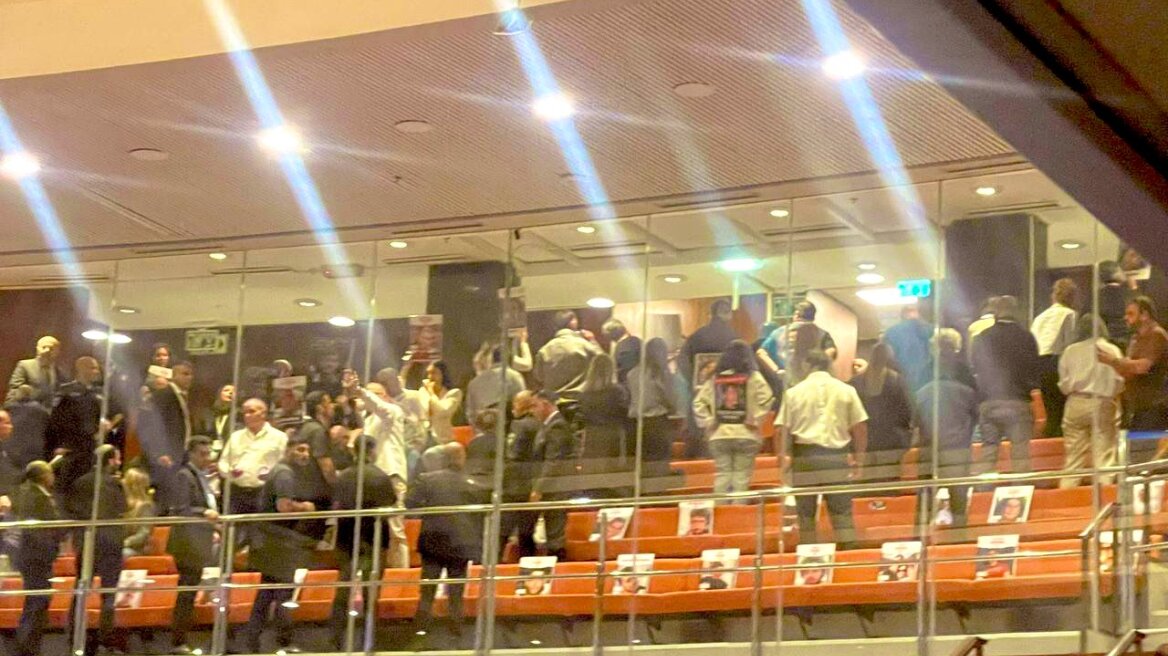 Συγγενείς 58 ομήρων γύρισαν την πλάτη στον Νετανιάχου που μιλούσε στην Κνεσέτ - «600 ημέρες είναι εγκαταλελειμμένοι και ξεχασμένοι»