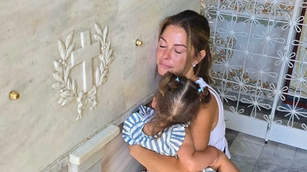 Η Μαρία Μενούνος μιλάει για την Ελλάδα, τα παιδικά της χρόνια και την κόρη της