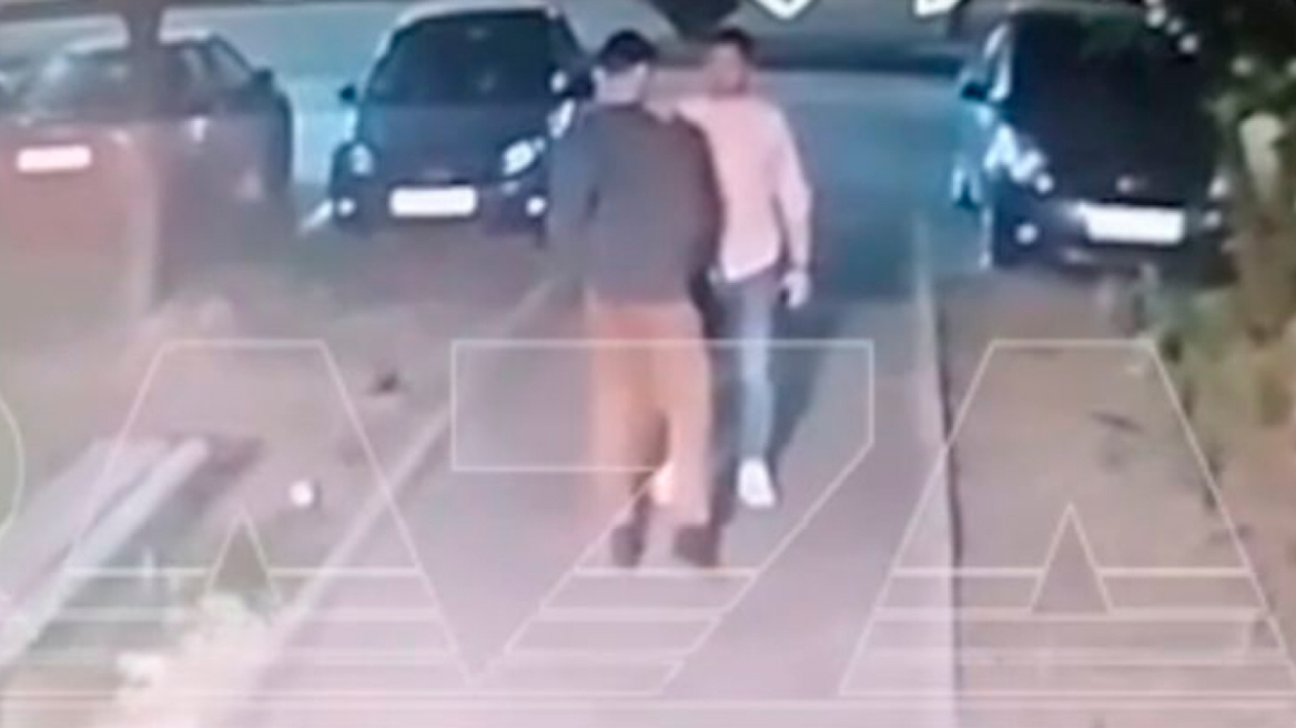 Σκότωσαν με χειροβομβίδα Ρώσο αξιωματικό επικεφαλής των αεροπορικών επιδρομών στη Μαριούπολη - Δείτε τη στιγμή της φονικής ενέδρας