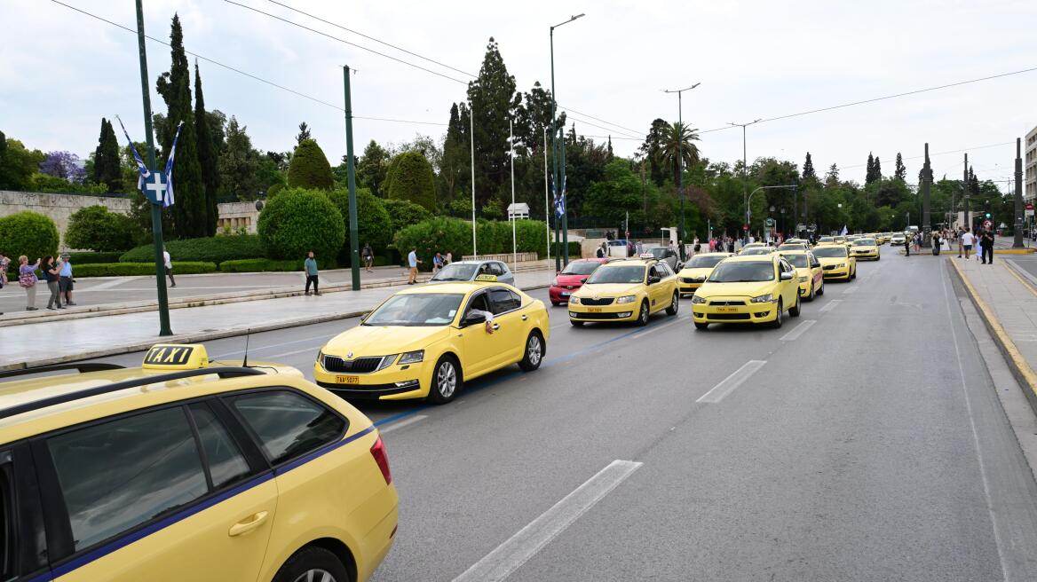 Τα ταξί τραβούν χειρόφρενο για 48 ώρες στις 9 και 10 Σεπτεμβρίου, αντιδρούν για τις μεταφορές επιβατών με βανάκια
