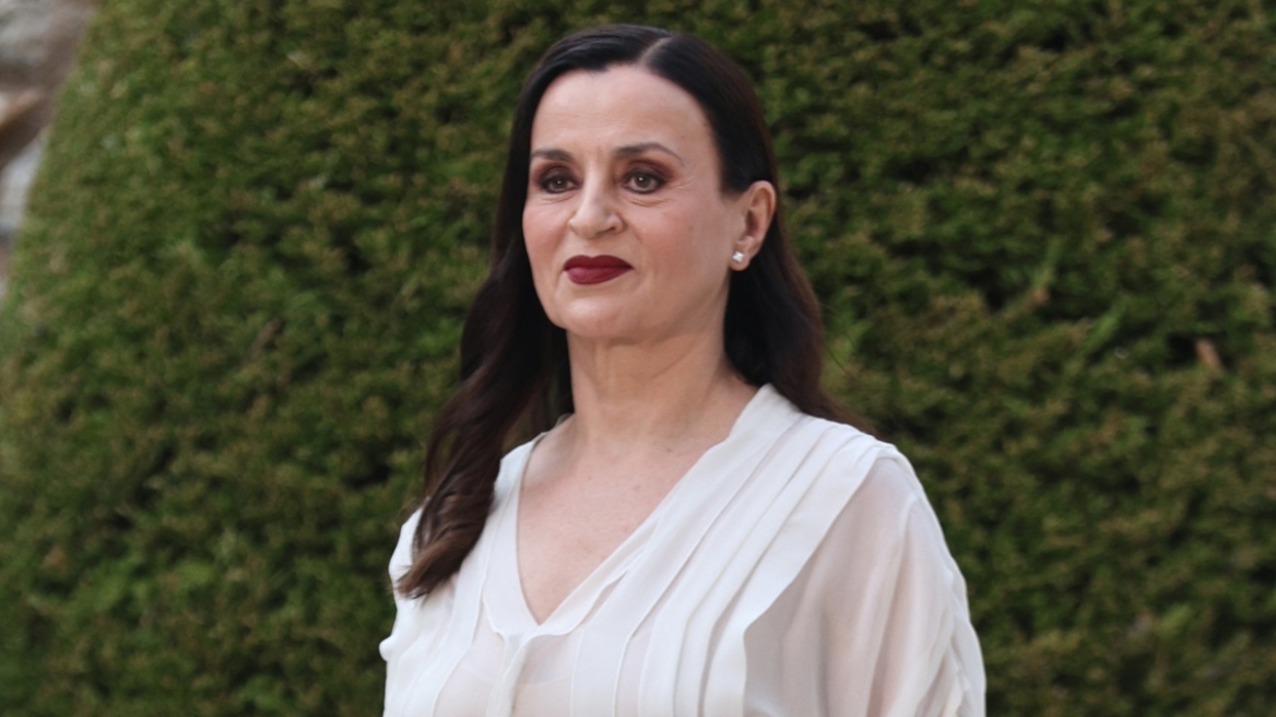 Καρυοφυλλιά Καραμπέτη: Νιώθω απολύτως φυσιολογικά που έχω σύντροφο έναν νεότερο άντρα