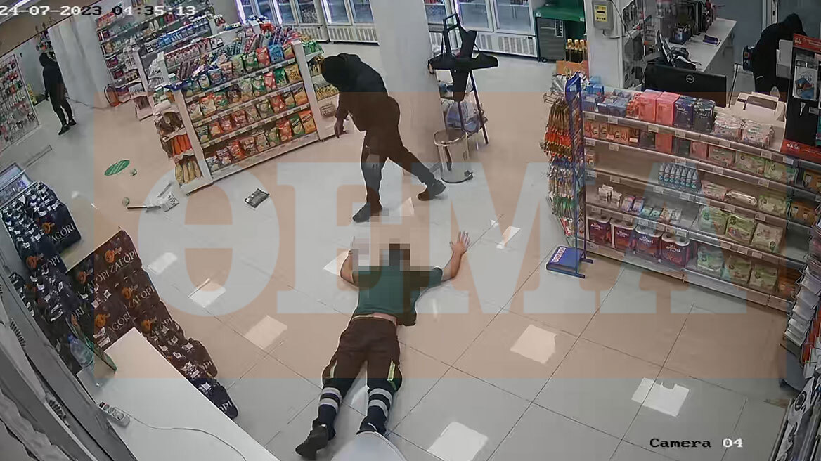 «Θα πάω για ψάρεμα»: Μιλούσαν συνθηματικά, «άνοιγαν» ΑΤΜ με τροχό, έκλεβαν αυτοκίνητα και έβγαλαν 480.000 ευρώ, πριν τους συλλάβουν - Δείτε βίντεο
