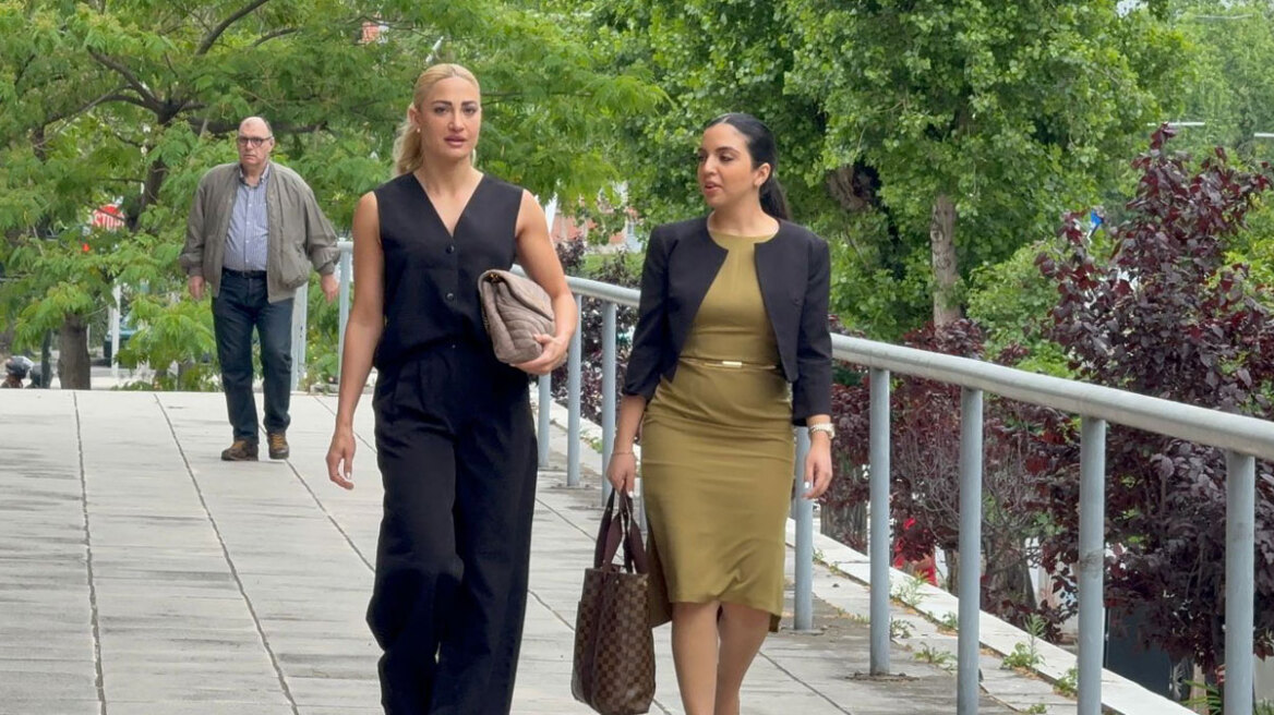 Αναβλήθηκε ξανά η δίκη για το revenge porn κατά της Τούνη - «Ζητώ δικαίωση, θέλω να γυρίσω σελίδα στη ζωή μου»
