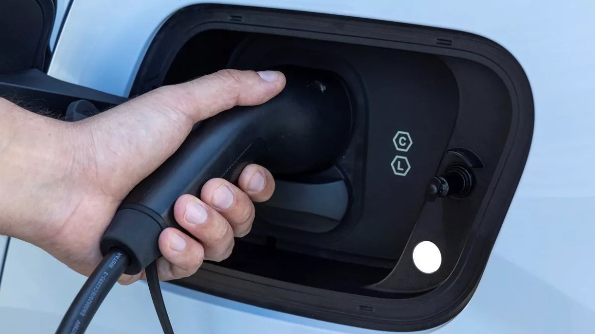 Ηλεκτρικά: Μεγάλη αυτονομία ή γρήγορη φόρτιση;
