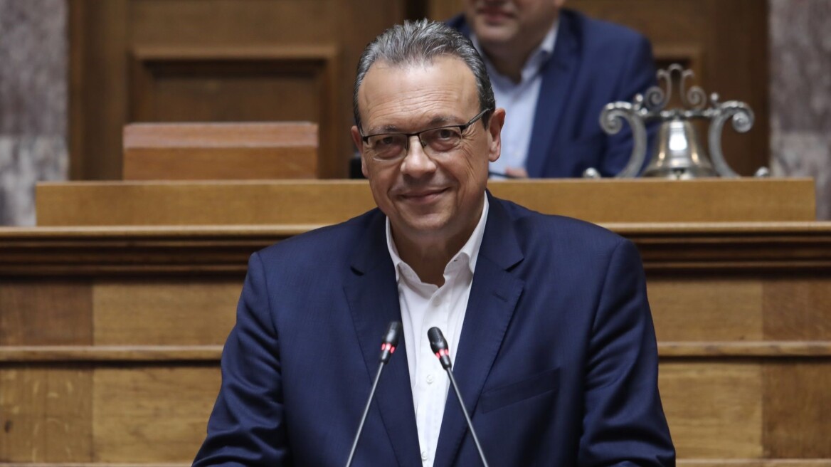 ΣΥΡΙΖΑ: Με έξι πολιτικά πρόσωπα η πρόταση Προανακριτικής για τα Τέμπη - Ανάμεσά τους Μητσοτάκης, Καραμανλής και Σπίρτζης