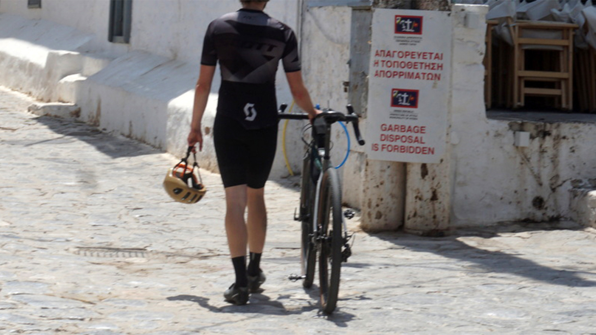 Ακάθεκτοι οι ποδηλάτες παρά την απαγόρευση στην Ύδρα