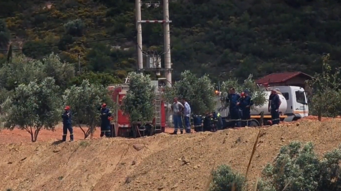 Οριοθετήθηκε η φωτιά στα Σπάτα - Οι φλόγες έκαιγαν σε δύσβατο σημείο Οριοθετήθηκε η φωτιά στα Σπάτα - Οι φλόγες έκαιγαν σε δύσβατο σημείο