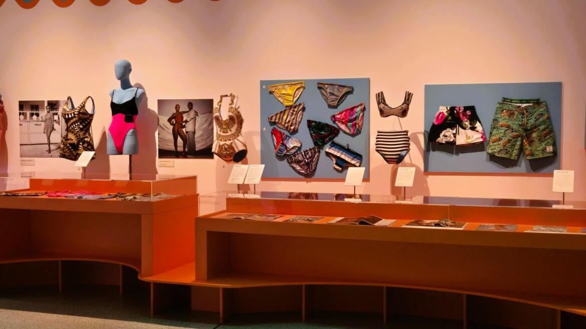 To μπικίνι αφηγείται την ιστορία του -Μπήκαμε στην έκθεση «Splash!» στο Μουσείο Design του Λονδίνου