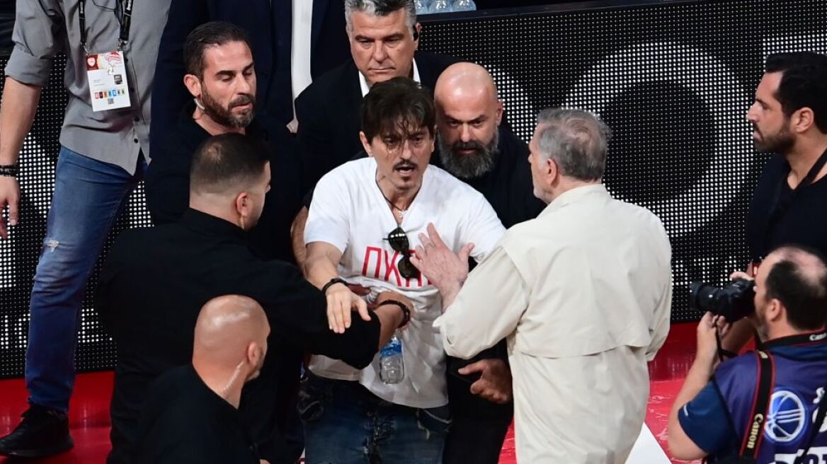 Μεγάλη ένταση με Γιαννακόπουλο στο ΣΕΦ - Αποχώρησε από το γήπεδο - Παρά λίγο να συλληφθεί 