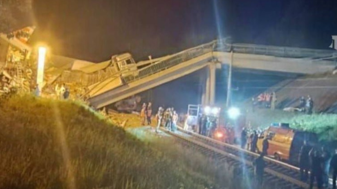 Βίντεο: Κατέρρευσε γέφυρα στο Μπριανσκ της Ρωσίας και φορτηγό έπεσε πάνω σε τρένο - Τουλάχιστον 7 νεκροί και 30 τραυματίες