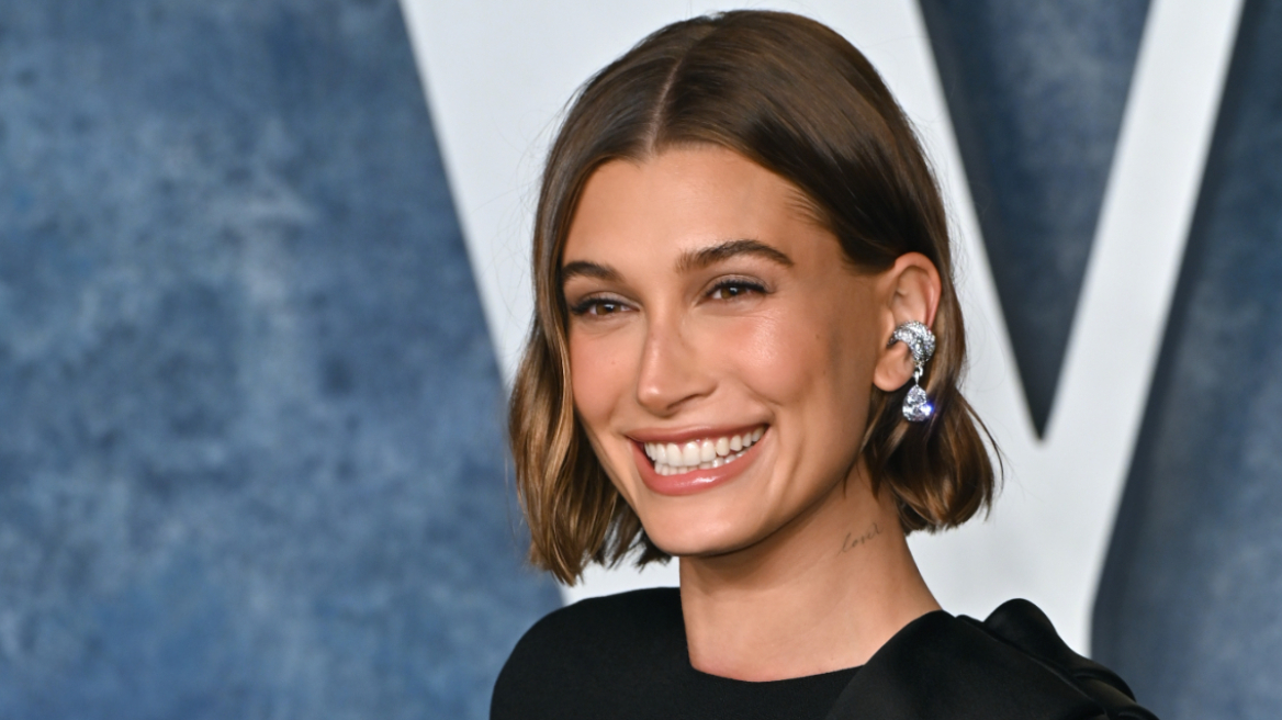 Χέιλι Μπίμπερ: Στην Ελλάδα έγινε η φωτογράφιση της νέας καμπάνιας της εταιρείας ομορφιάς της