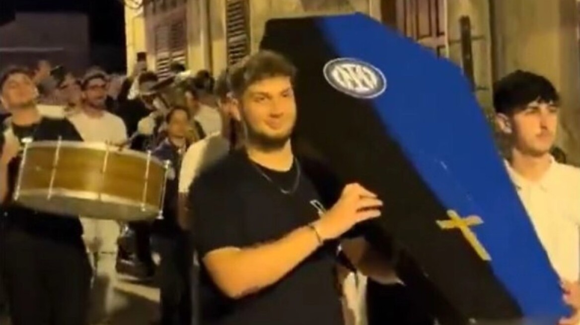 Οπαδοί της Μίλαν έκαναν την... κηδεία της Ίντερ μετά την συντριβή της στον τελικό - Δείτε βίντεο