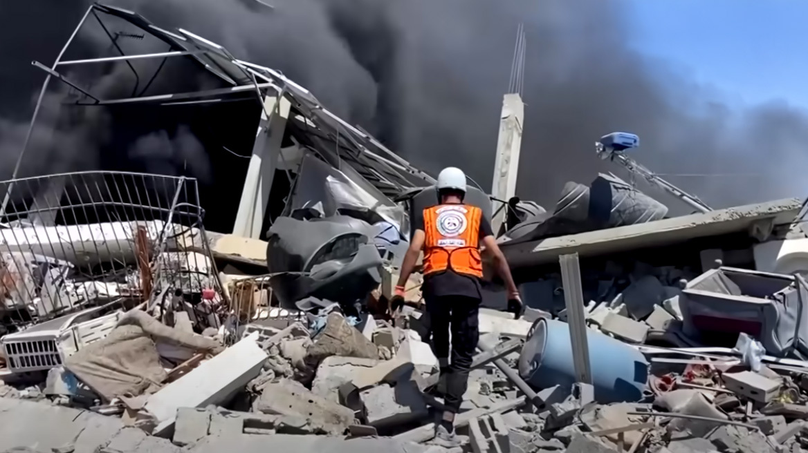 Πέθανε ο Παλαιστίνιος γιατρός που έχασε 9 από τα 10 παιδιά του σε ισραηλινό βομβαρδισμό στη Γάζα