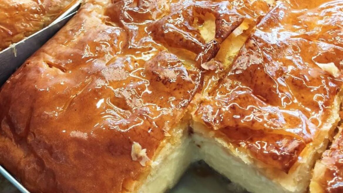 Μαστρονικόλας: Το ξακουστό γαλακτομπούρεκο του Πειραιά