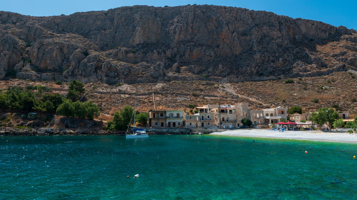 Ένας πλήρης οδηγός για τη Λακωνική Μάνη: Μια φιλόξενη καρδιά από πέτρα