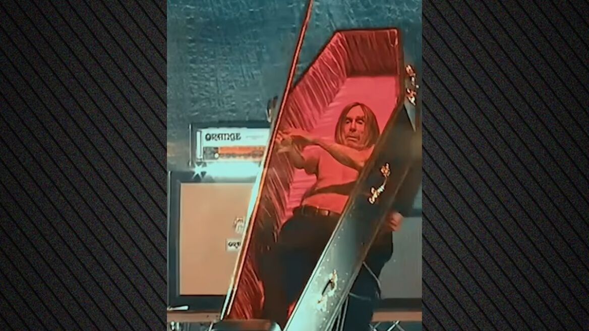 Ο Iggy Pop αποχώρησε από τη σκηνή σε συναυλία του... μέσα σε φέρετρο #shortsvideo