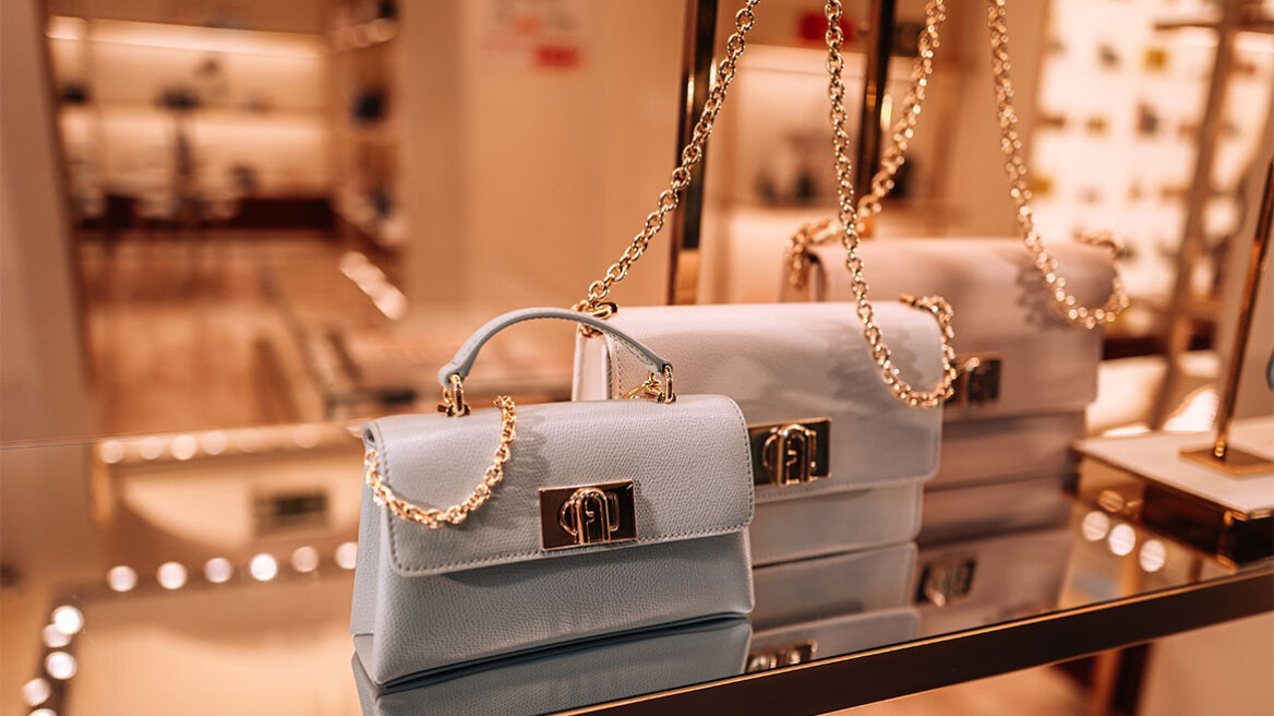 Γιατί έχουν εκτοξευθεί οι τιμές στα luxury brands