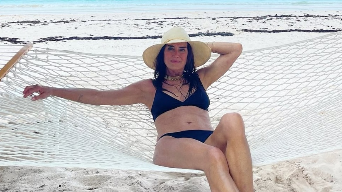 Μπρουκ Σιλντς: Στην παραλία με μπικίνι για τα γενέθλιά της - «Αυτά είναι τα 60»