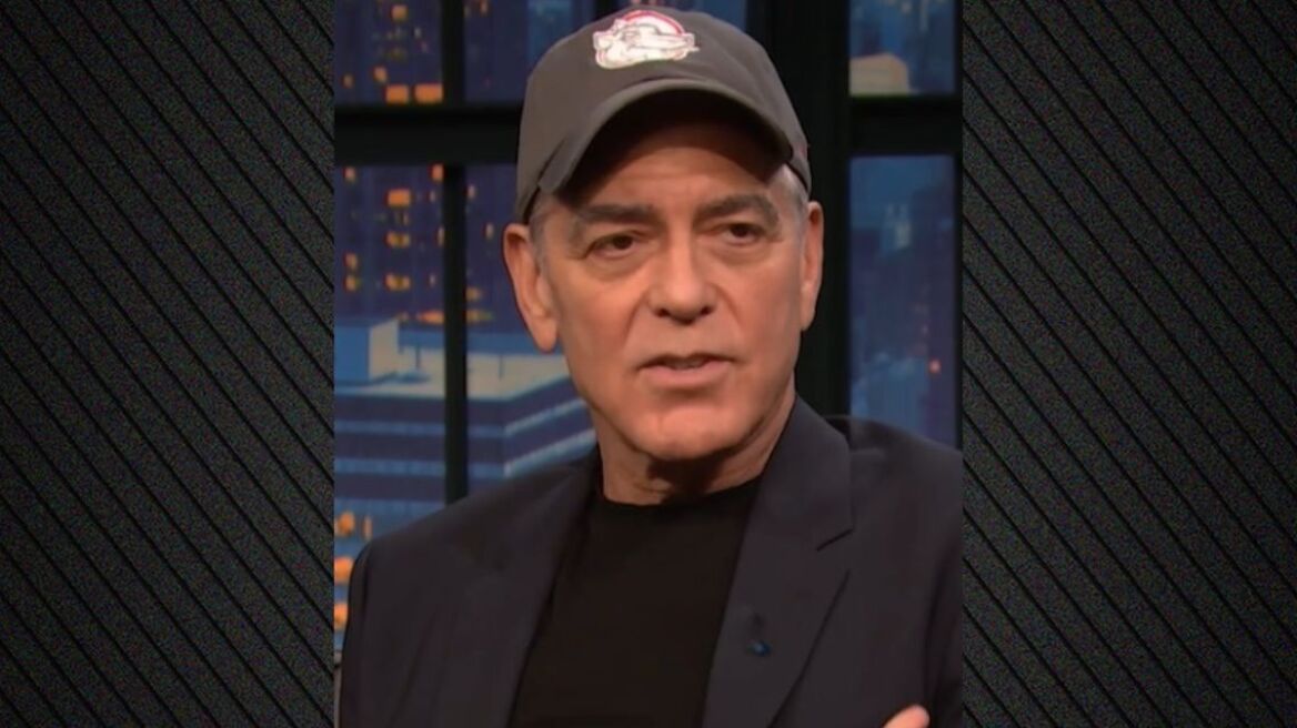 O Τζορτζ Κλούνεϊ εμφανίστηκε με καπέλο σε τηλεοπτική εκπομπή για να κρύψει τα μαλλιά του - Θέλει πίσω το γκρίζο τους χρώμα
