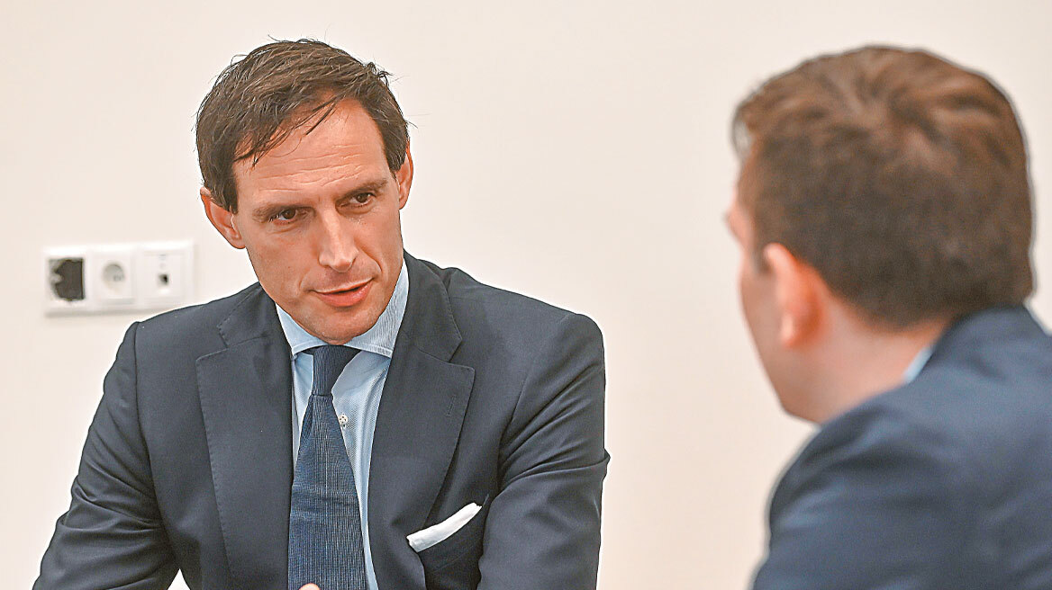 Βόπκε Χούκστρα: «Η Ελλάδα είναι πλέον πηγή έμπνευσης για την ΕΕ»