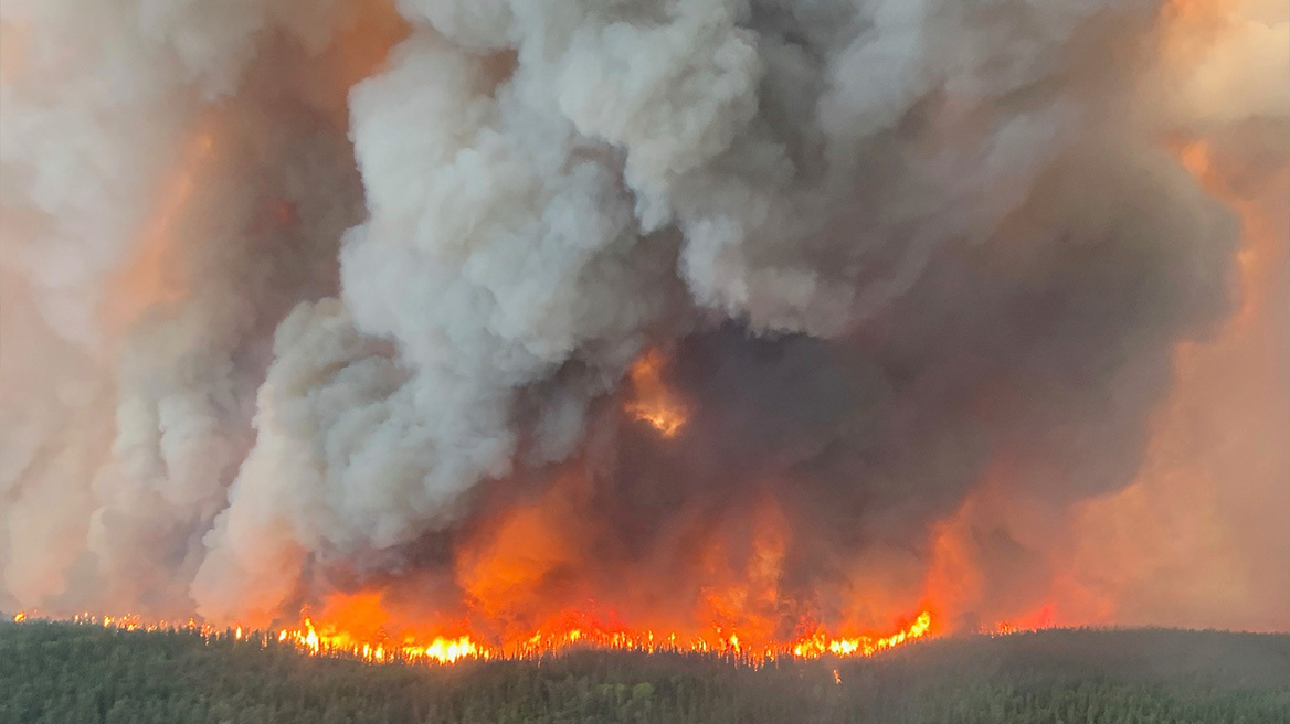 Καπνός από τις δασικές πυρκαγιές στον Καναδά έφτασε πάνω από την Ελλάδα, λέει το Copernicus