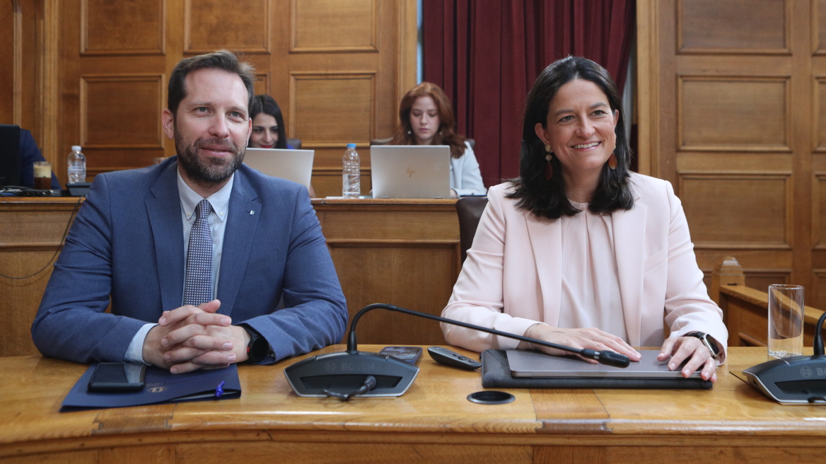 Κεραμέως: Από τους 660.000 Έλληνες που έφυγαν στο εξωτερικό, επέστρεψαν οι 423.000