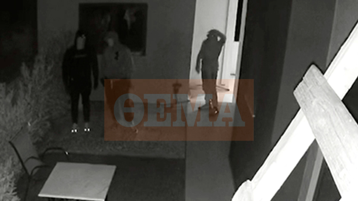 Αλωνίζουν οι διαρρήκτες στη Δυτική Αττική - Καρέ-καρέ η στιγμή που βγαίνουν από Mercedes και εισβάλουν σε σπίτι