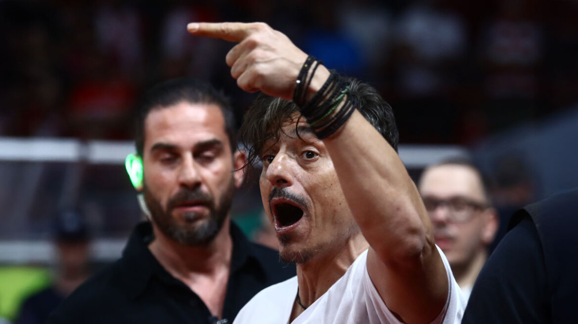 Δημήτρης Γιαννακόπουλος: Μετέβη αυτοβούλως στο ΑΤ Κηφισιάς μετά τη μήνυση Σκινδήλια και αφέθηκε ελεύθερος