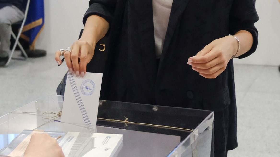 ALCO: Στις 12,5 μονάδες το προβάδισμα της ΝΔ, τρίτη η Ελληνική Λύση, αγγίζουν το 20% οι αναποφάσιστοι