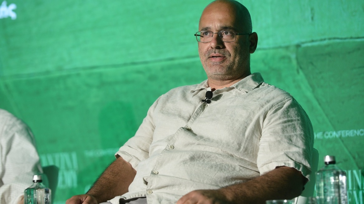 Τάσος Μαντής: «Μέσα στην απλότητα και στην αυθεντικότητα κρύβεται ο όρος της βιωσιμότητας»