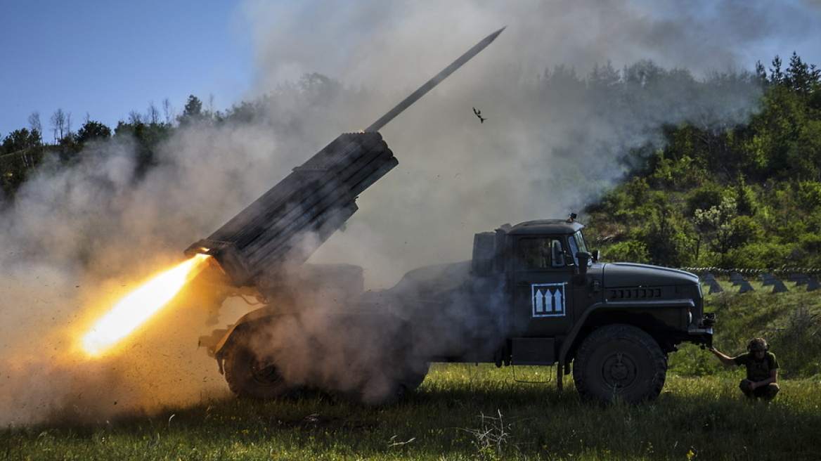 WSJ: Το Πεντάγωνο κόβει κρίσιμη στρατιωτική βοήθεια προς την Ουκρανία και την ανακατευθύνει στη Μέση Ανατολή