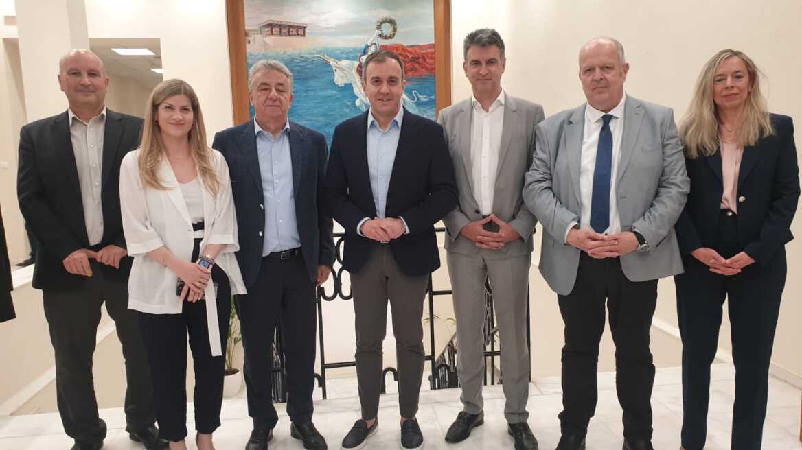 Ο Τάσος Χατζηβασιλείου υπέγραψε μνημόνιο συνεργασίας για τη λειτουργία γραφείου εξωστρέφειας στην Περιφέρεια Κρήτης