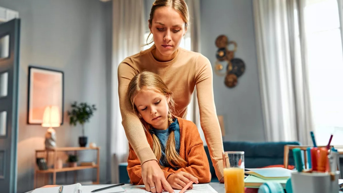 Αντιδραστικό παιδί ή πιεστικοί γονείς; Πόση ζημιά μπορεί να κάνουν οι μεγάλες προσδοκίες
