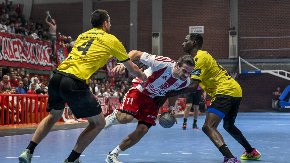 Ολυμπιακός - ΑΕΚ 31-26: Μία νίκη μακριά από το πρωτάθλημα στο χάντμπολ ανδρών οι ερυθρόλευκοι - Βίντεο