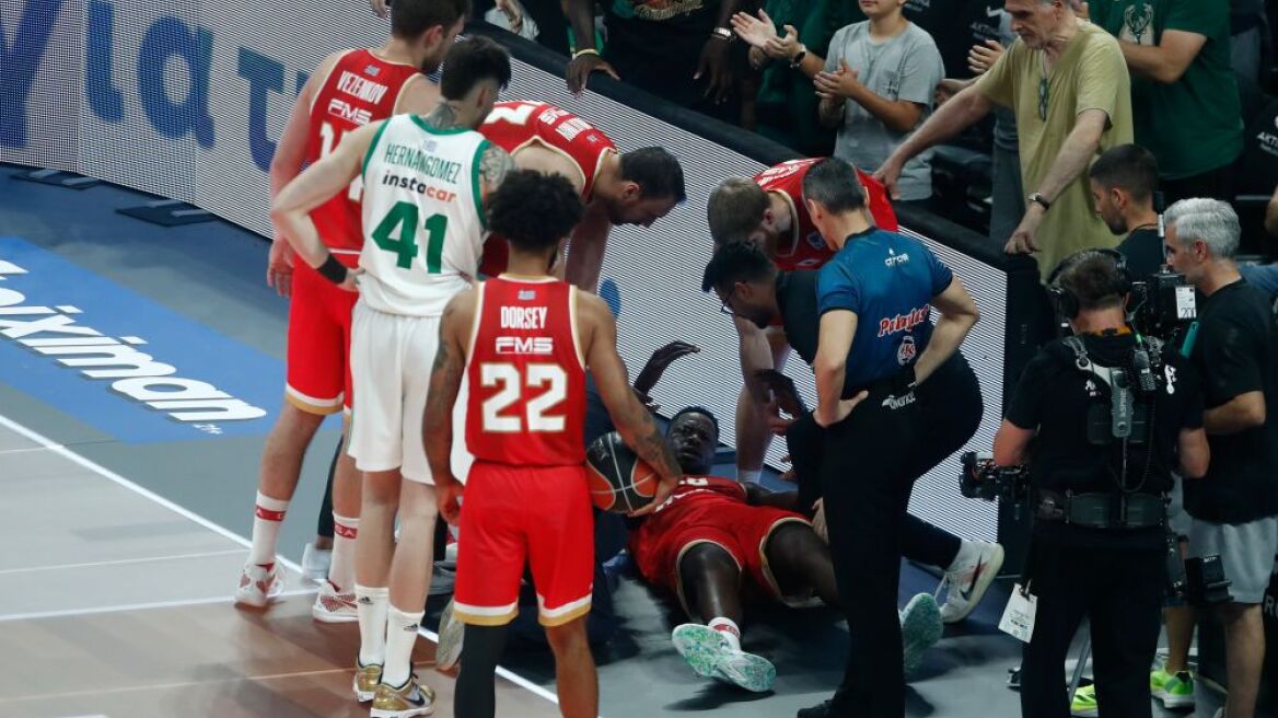 Παναθηναϊκός - Ολυμπιακός: Στο νοσοκομείο ο Φαλ - Tραυματίστηκε και χειροκροτήθηκε από τους φίλους των πρασίνων όταν πήγε στα αποδυτήρια  - Δείτε Βίντεο