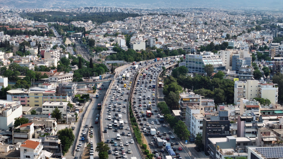 Κίνηση σε Αθηνών - Κορίνθου, Κηφισό, Αττική Οδό και Πειραιά, σε εξέλιξη η έξοδος του Αγίου Πνεύματος - Δείτε χάρτη