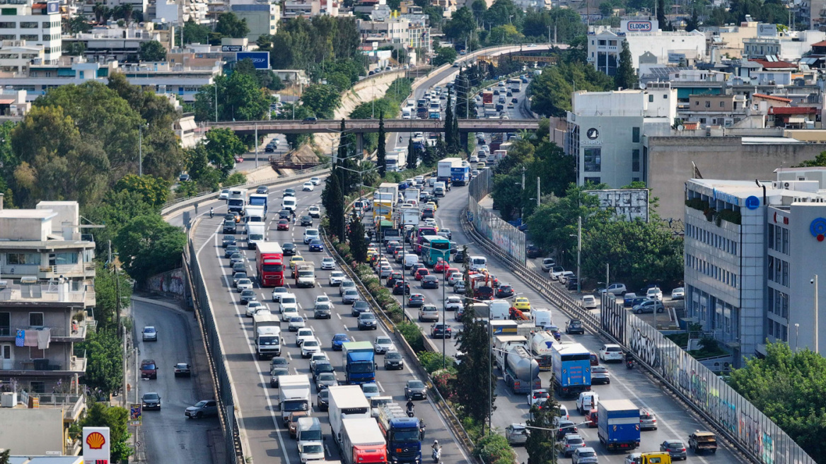 Live η κίνηση στους δρόμους: Καραμπόλα 6 ΙΧ στο ύψος του Φάρου Ψυχικού, καθυστερήσεις επί της Κηφισίας - Καλύτερη η εικόνα στο καθοδικό ρεύμα του Κηφισού