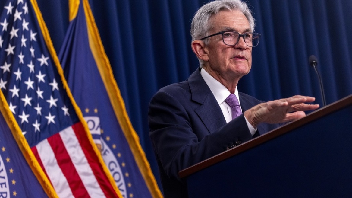 Fed: Διατηρεί σταθερά τα επιτόκια – Στάση αναμονής για την πορεία της αμερικανικής οικονομίας