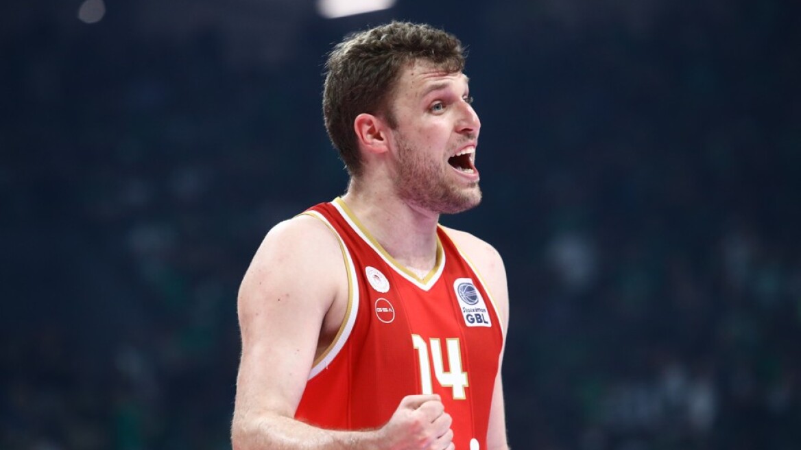 Βεζένκοβ: «Θέλουμε άλλη μία νίκη, πρέπει να την κάνουμε την Κυριακή» - Βίντεο 