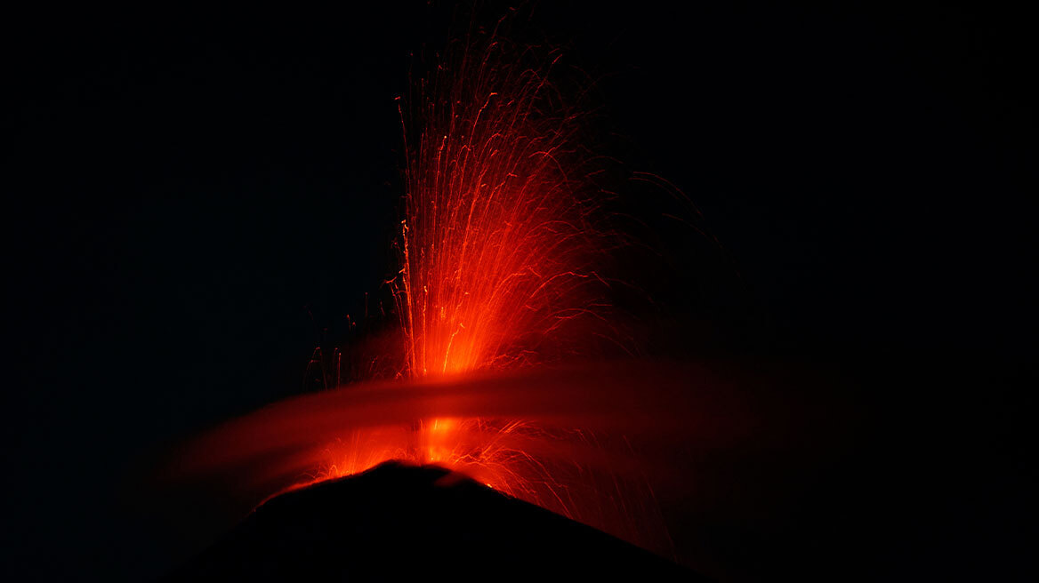 Εξερράγη το ηφαίστειο Φουέγκο στη Γουατεμάλα - Περισσότεροι από 700 άνθρωποι αναγκάστηκαν να απομακρυνθούν από τις περιοχές τους