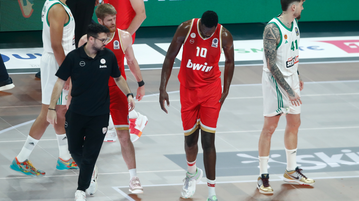 Άσχημα τα νέα για τον Φαλ - Ο θηριώδης σέντερ του Ολυμπιακού μένει έως και ένα χρόνο εκτός δράσης μετά τον τραυματισμό του στο ΟΑΚΑ 