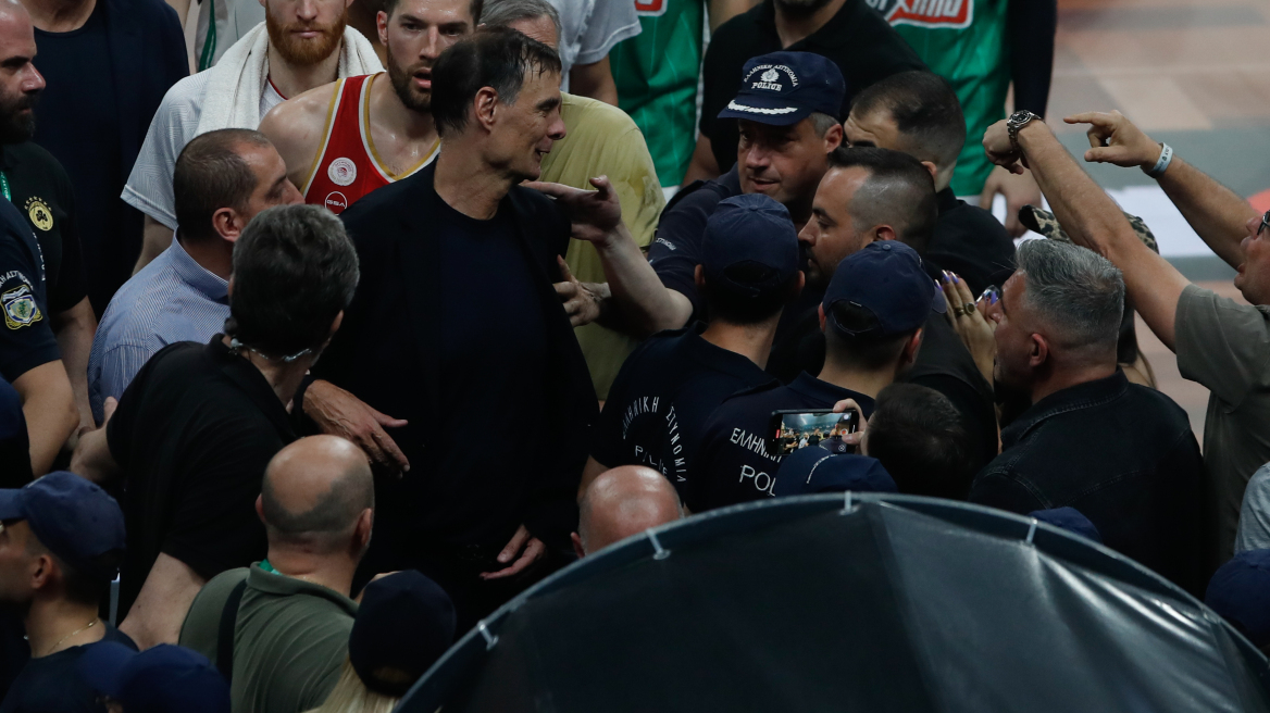 Ο Παναθηναϊκός στέλνει στον αθλητικό δικαστή τον Μπαρτζώκα για εμπρηστική συμπεριφορά και φραστικές επιθέσεις σε φιλάθλους
