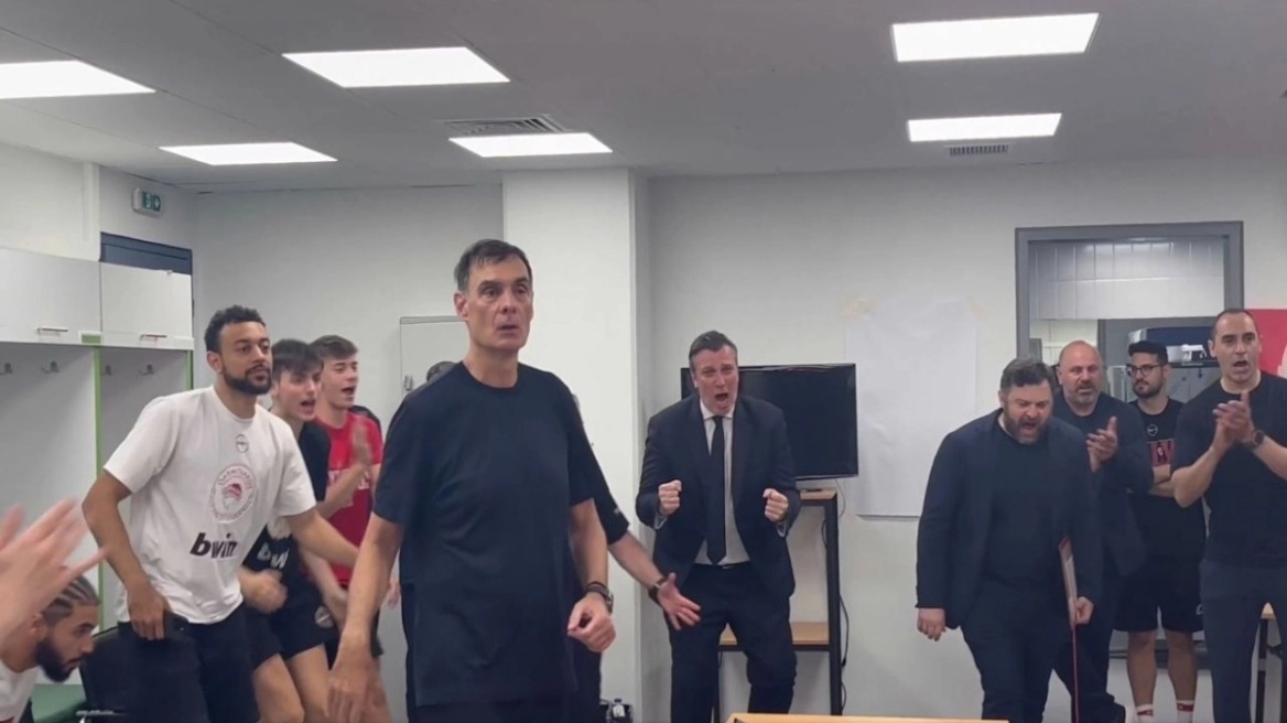 Μπαρτζώκας στα αποδυτήρια του Ολυμπιακού: Δείξαμε πως έχουμε κότσια - Δείτε βίντεο