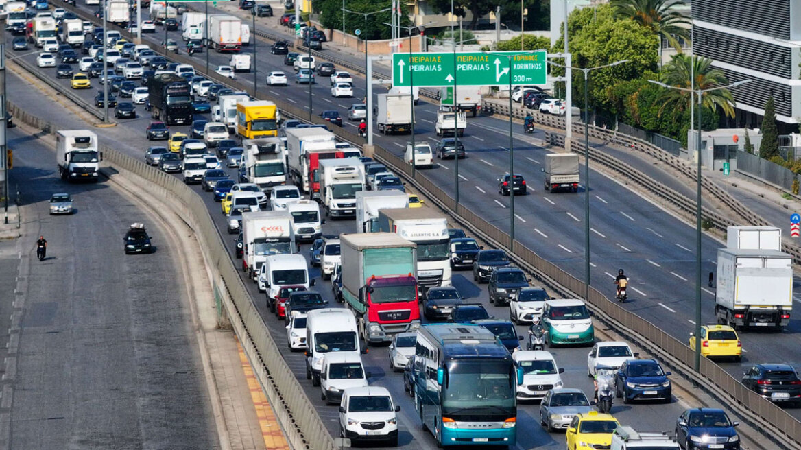 Μποτιλιάρισμα χιλιομέτρων στην άνοδο του Κηφισού μετά από καραμπόλα 3 οχημάτων - Μεγάλες καθυστερήσεις και στην Αττική Οδό
