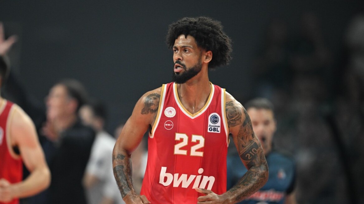 Ο Ντόρσεϊ απέφυγε ποτήρι στη φυσούνα του ΟΑΚΑ και το σχολίασε «Πρέπει να είσαι πάντα σε εγρήγορση» - Βίντεο 