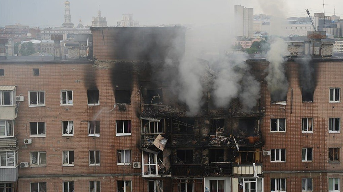 Πόλεμος στην Ουκρανία: Οι Ρώσοι συνεχίζουν το σφυροκόπημα - Πάνω από 40 εκρήξεις στο Χάρκοβο, επίθεση και στη Χερσώνα